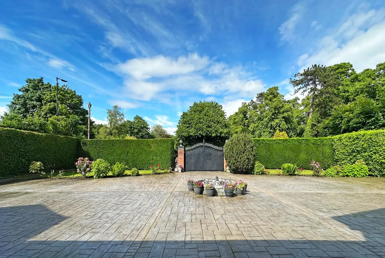 Hale Road, Hale Barns, Cheshire WA15 8TH, photo 15