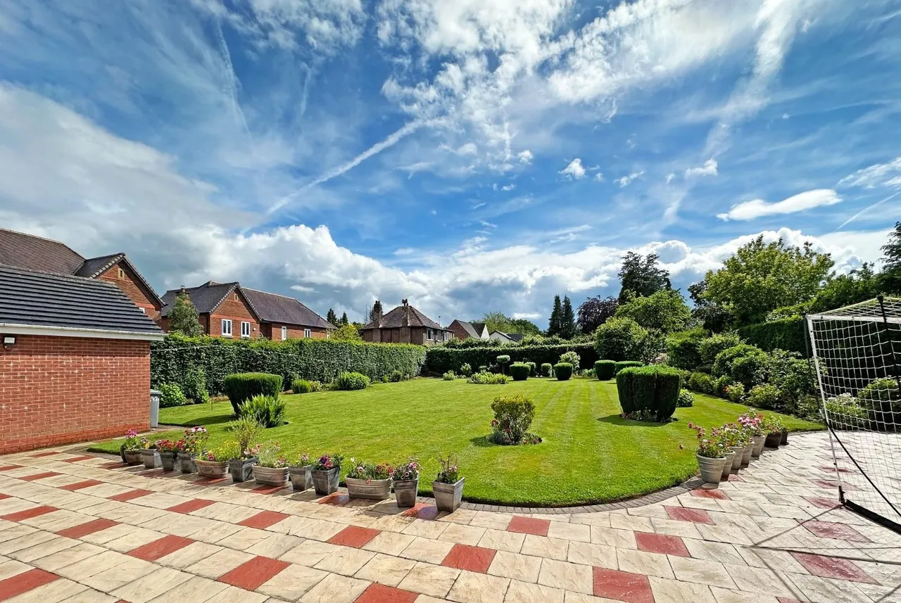 Hale Road, Hale Barns, Cheshire WA15 8TH, photo 17