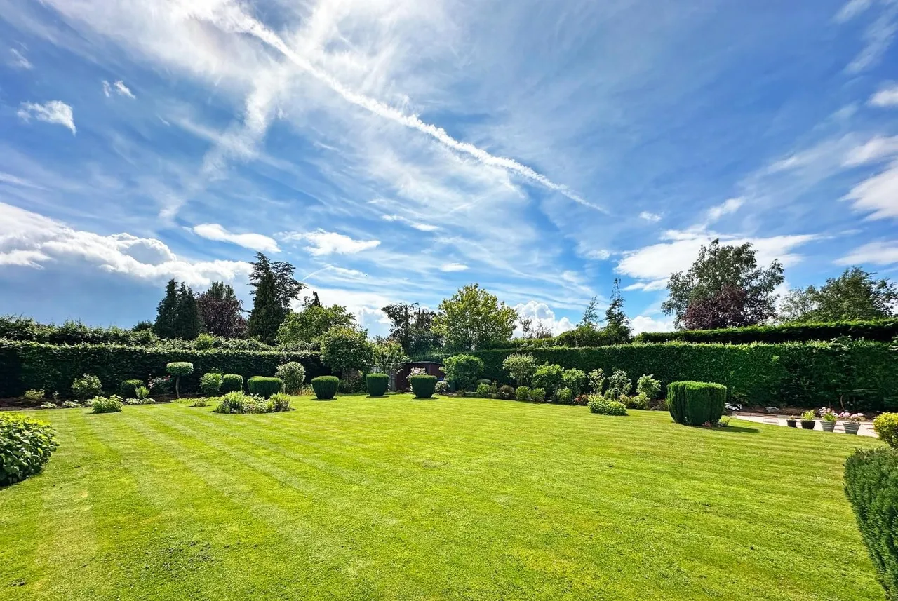Hale Road, Hale Barns, Cheshire WA15 8TH, photo 18