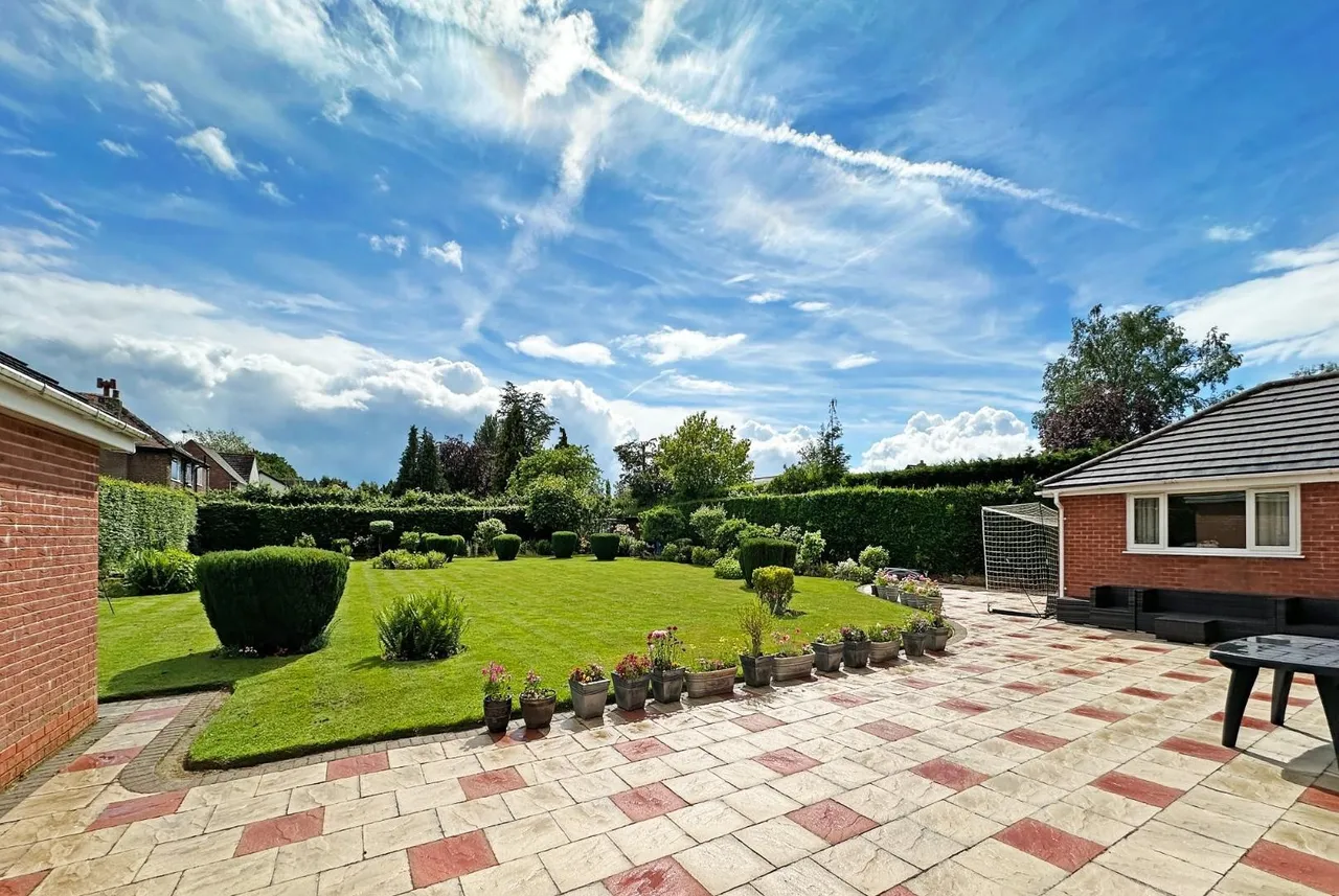 Hale Road, Hale Barns, Cheshire WA15 8TH, photo 5