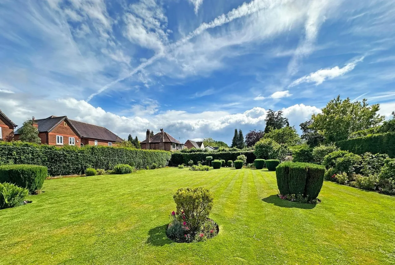 Hale Road, Hale Barns, Cheshire WA15 8TH, photo 19