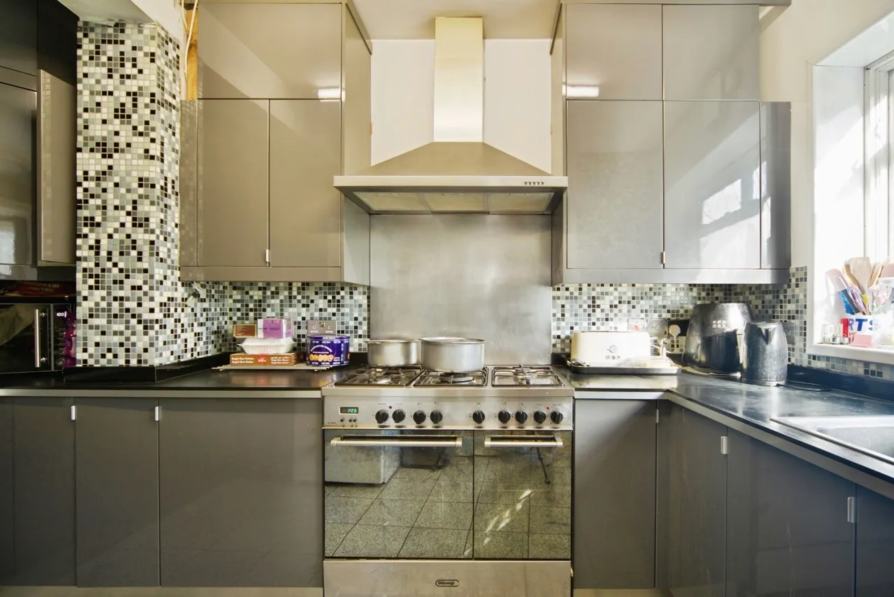 Sheringham Avenue, London, N14, photo 19
