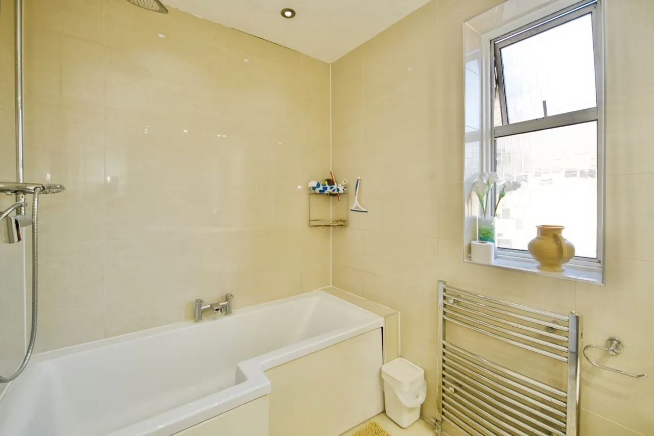 Sheringham Avenue, London, N14, photo 13