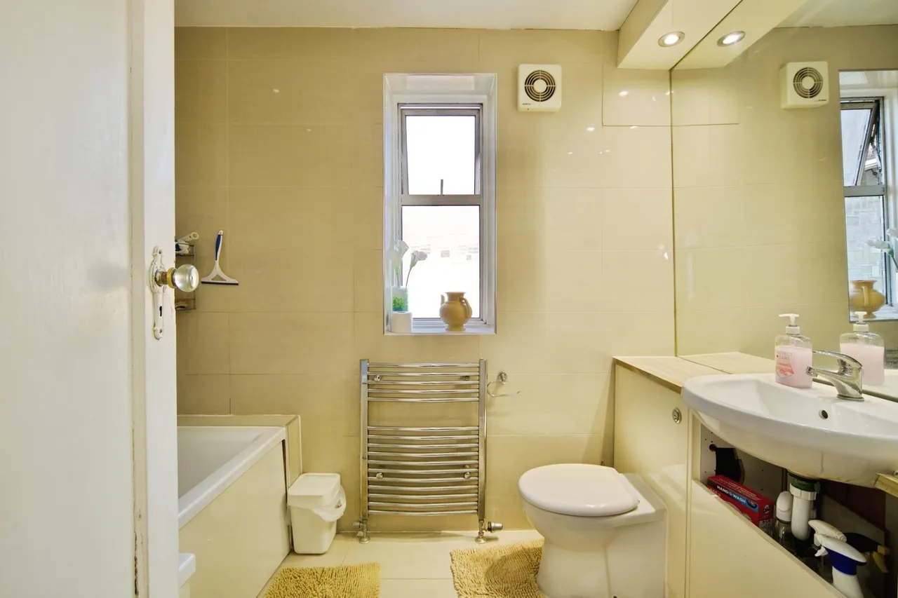 Sheringham Avenue, London, N14, photo 11