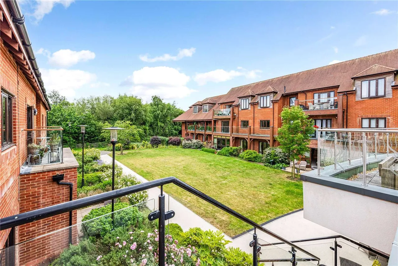 2 bed new development for sale — Friary Meadow, Cartwright Drive, Titchfield, Fareham, Hampshire, PO15 5FB