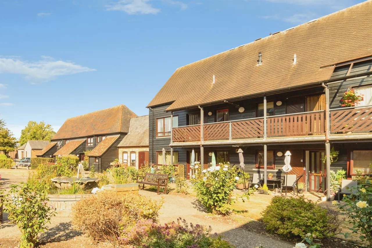 2 bed flat for sale — Norton Hall Farm, Letchworth Garden City