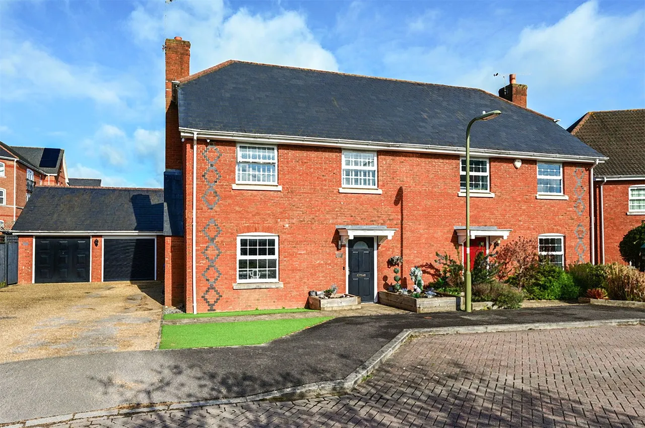 3 bed house for sale — Winchfield Close, Fleet, Hampshire, GU51 1EQ