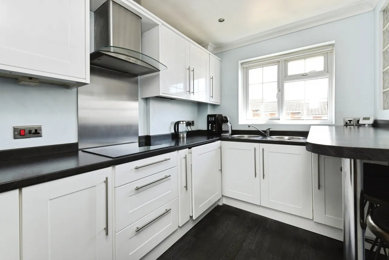 Station Road, Benfleet, Essex, SS7, photo 2