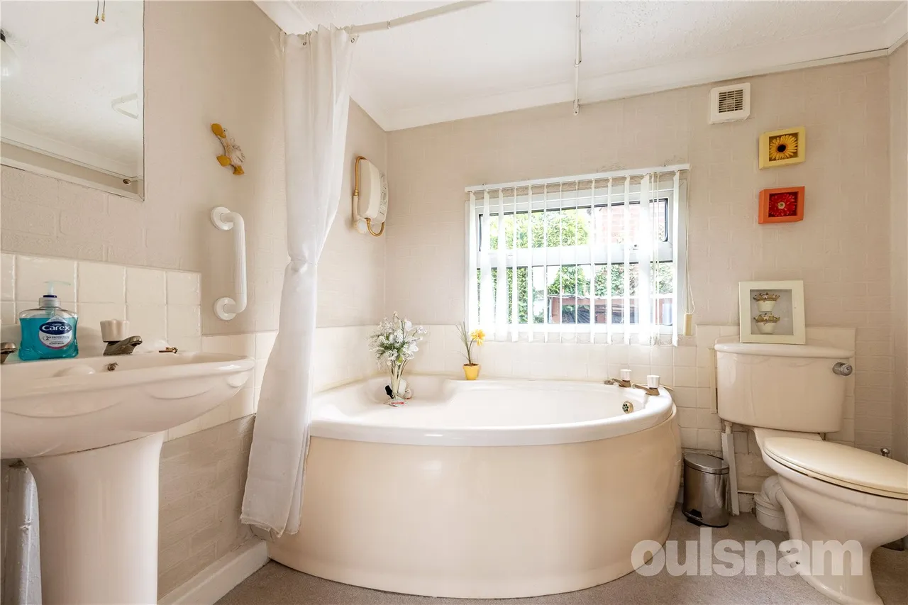 The Glen, Linthurst Newtown, Blackwell, Bromsgrove, B60 1BX, photo 7