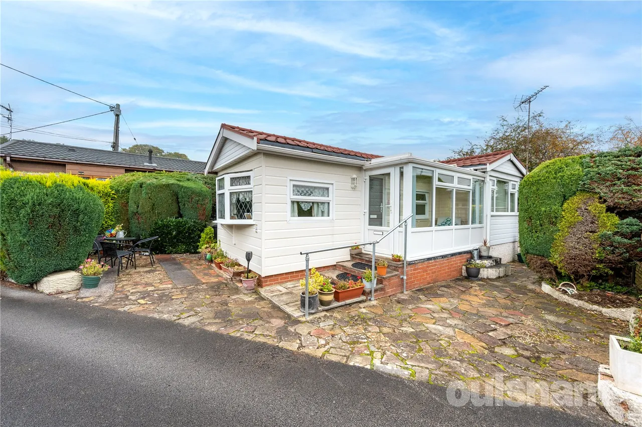 The Glen, Linthurst Newtown, Blackwell, Bromsgrove, B60 1BX, photo 2