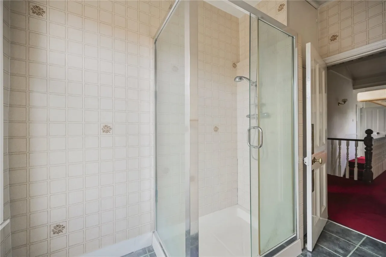 Brownlow Road, London, N11, photo 23