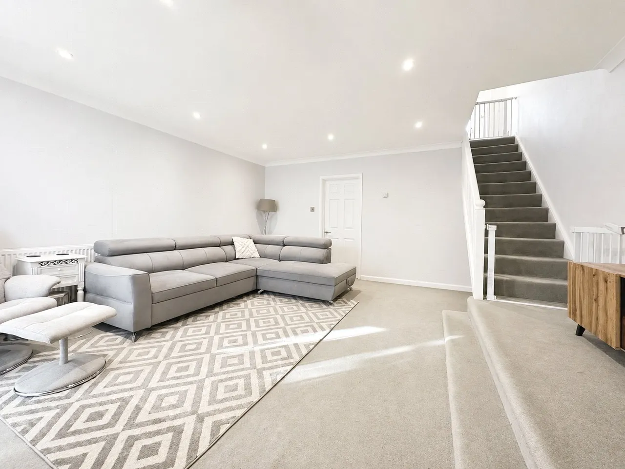 Cheviot Close, Camberley, Surrey, GU15 1AZ, photo 2