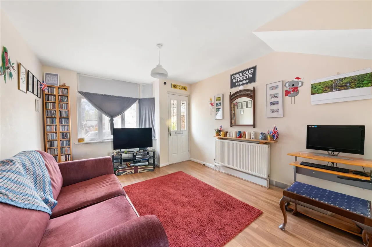 Chelston Approach, Ruislip, photo 3