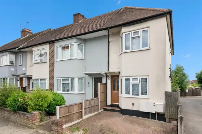 2 bed property for sale — Chelston Approach, Ruislip