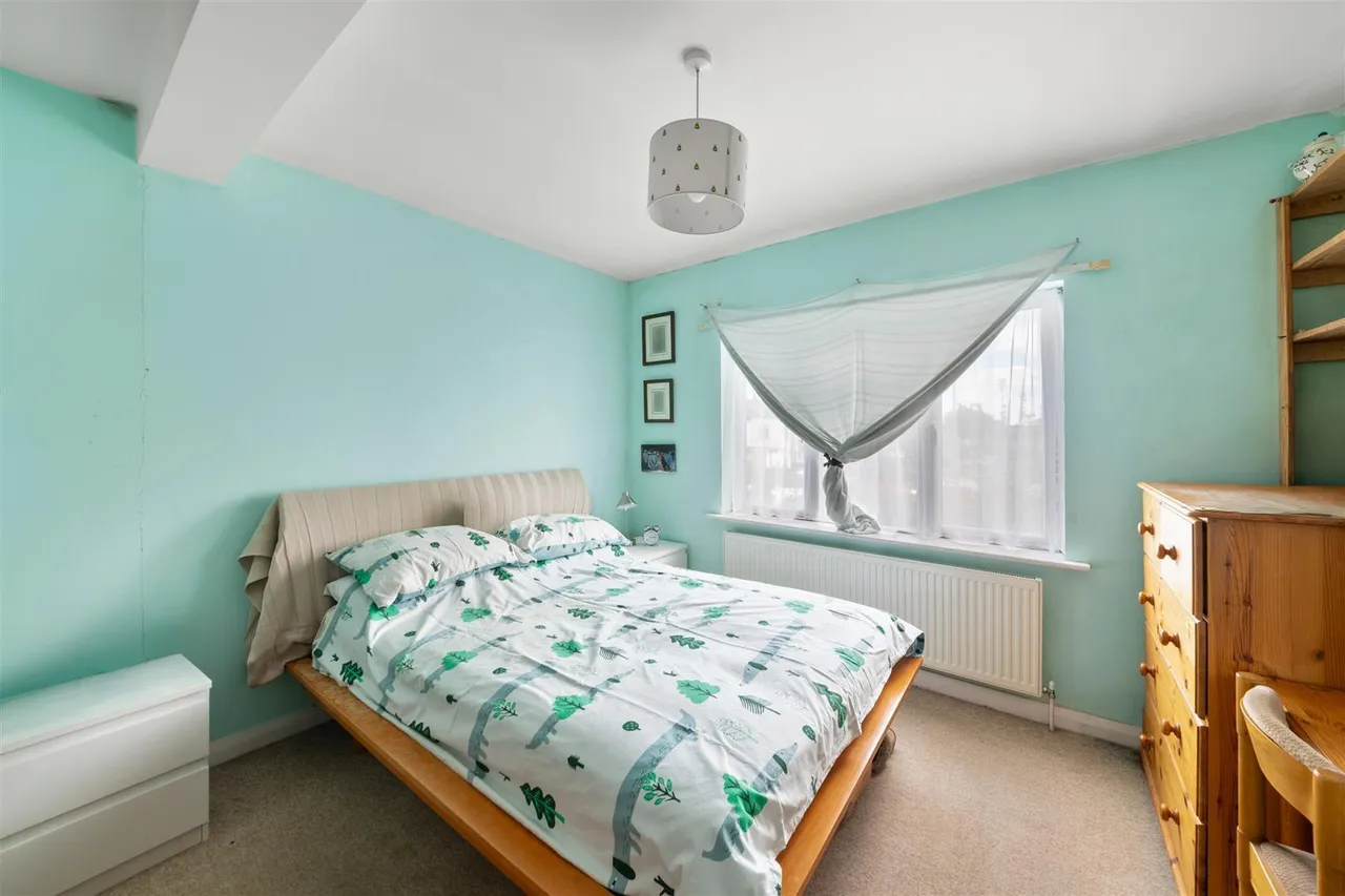 Chelston Approach, Ruislip, photo 10