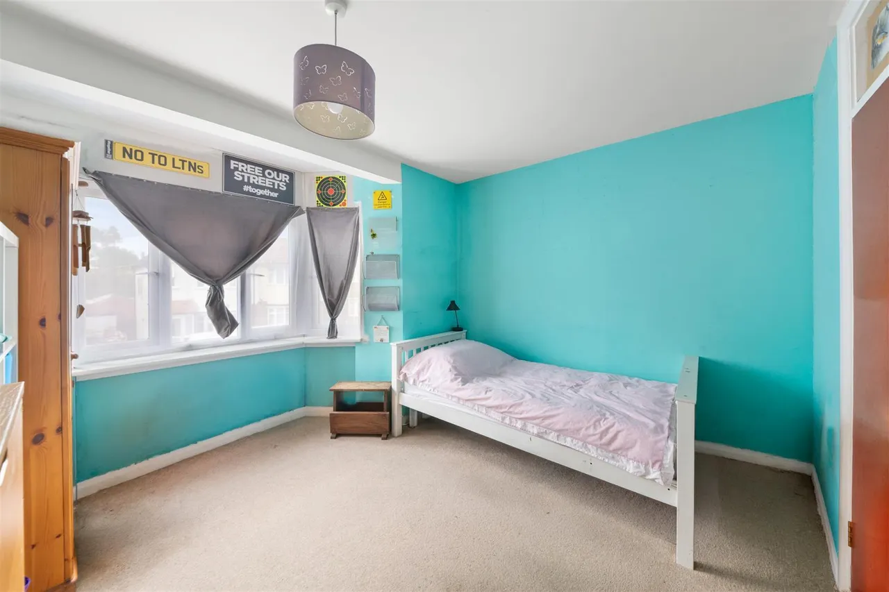Chelston Approach, Ruislip, photo 12