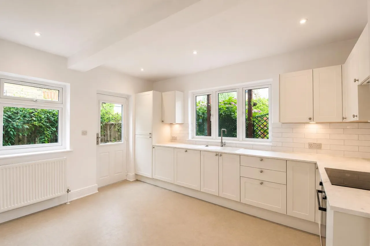 2 bed flat to rent, Cowley Road, Barnes, SW14