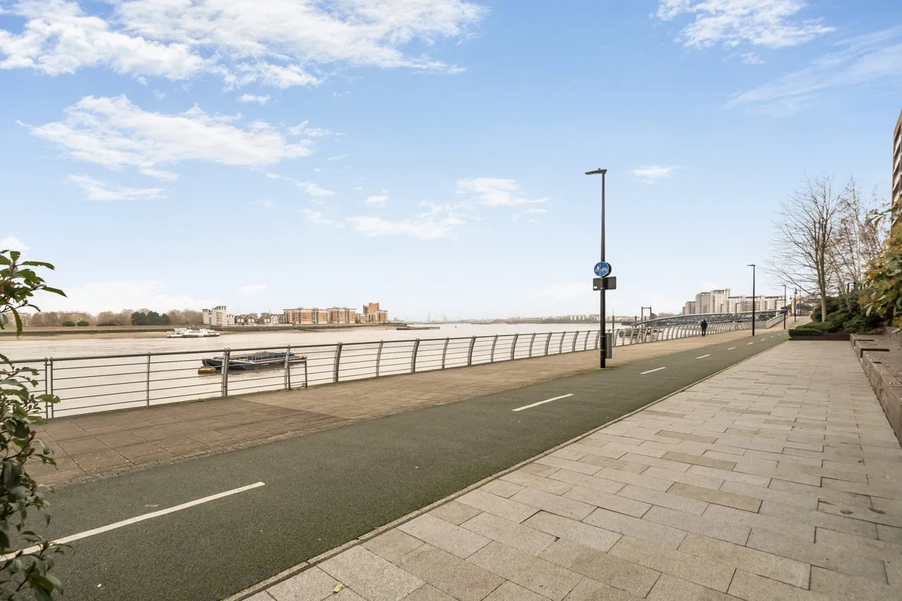 Duke of Wellington Avenue, SE18, photo 23