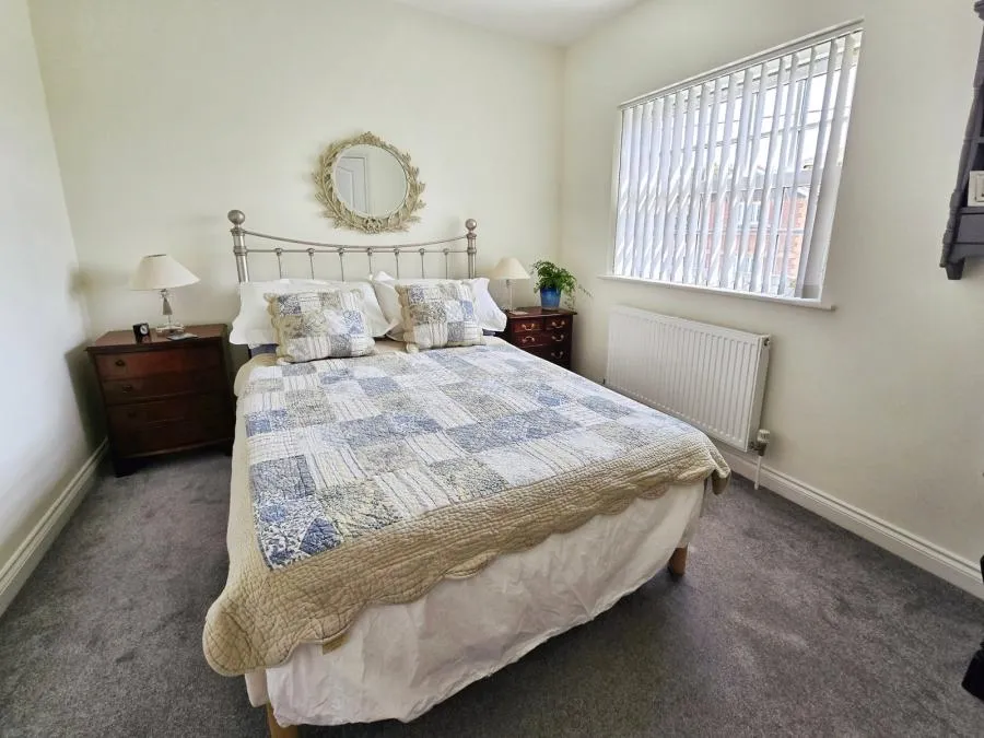 High Street, Freshwater, PO40, photo 7