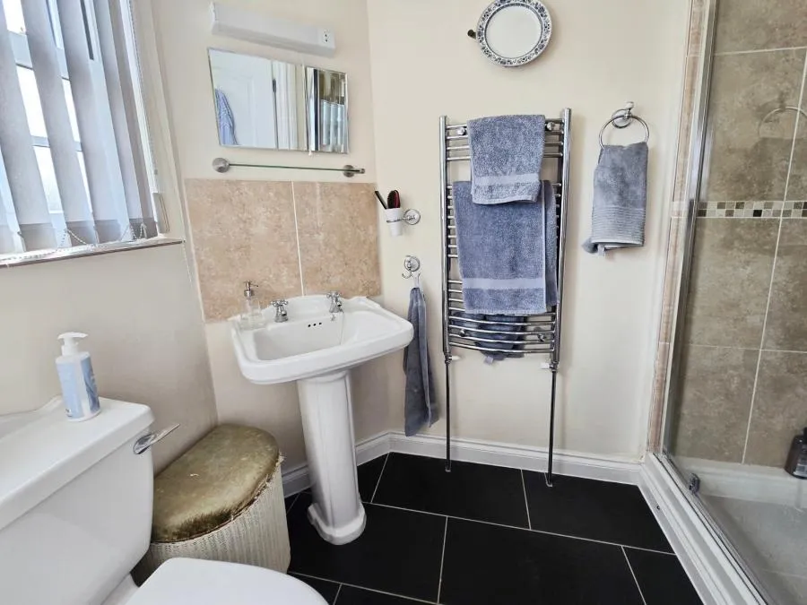 High Street, Freshwater, PO40, photo 11