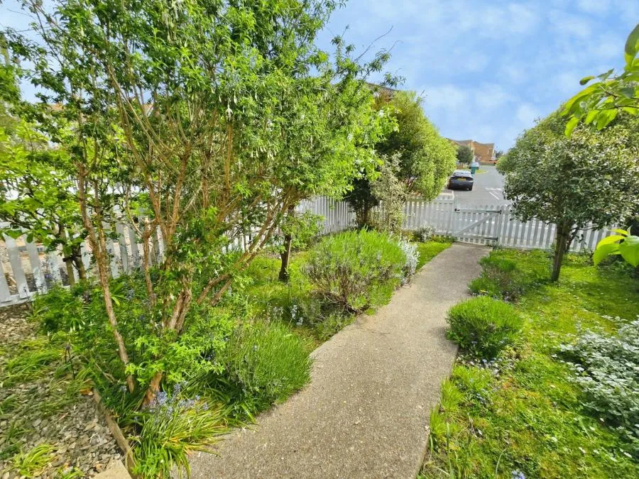 High Street, Freshwater, PO40, photo 16
