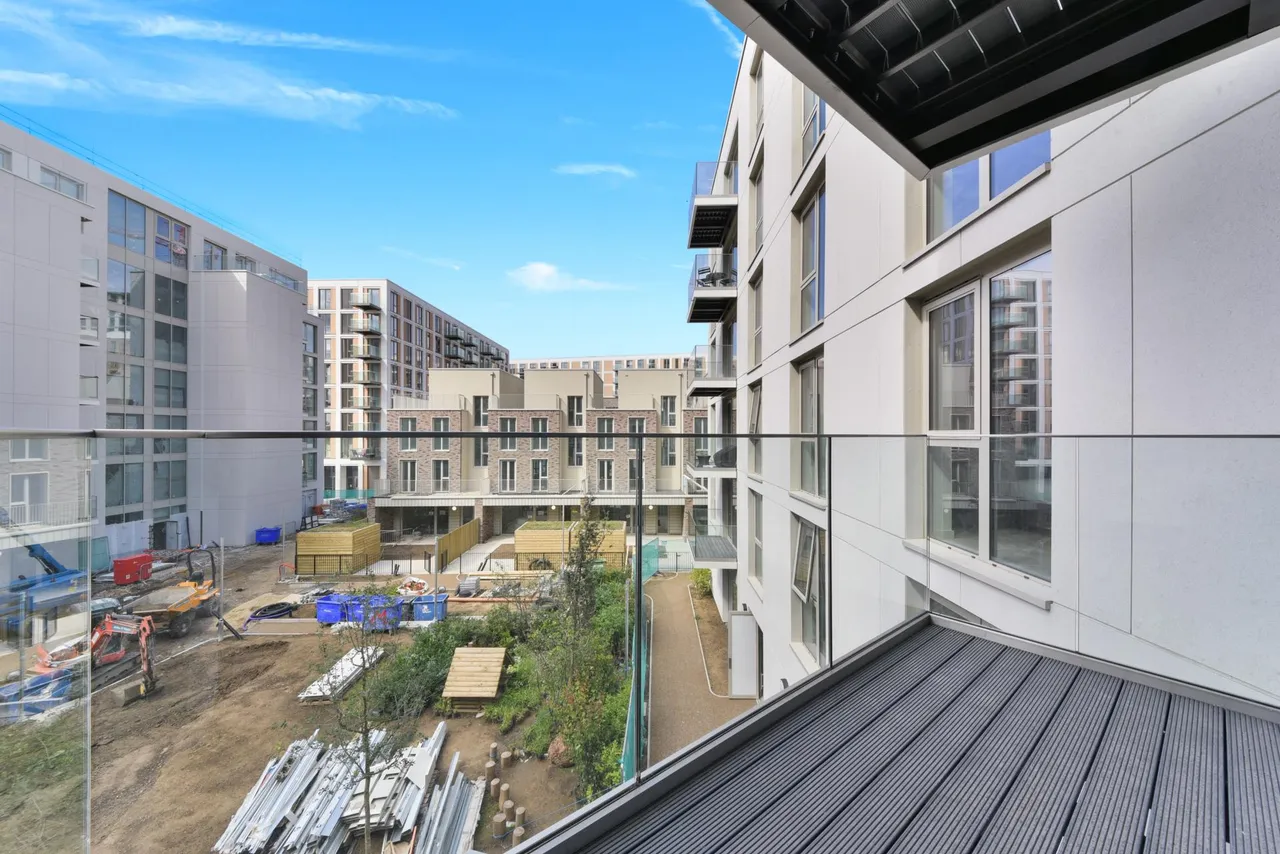 Liner House, Royal Wharf, E16, photo 8
