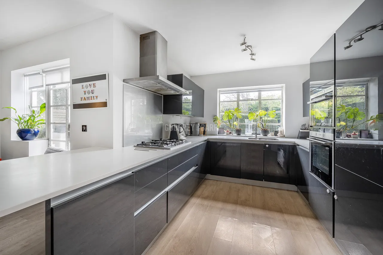Howard Walk, Hampstead Garden Suburb, N2, photo 6