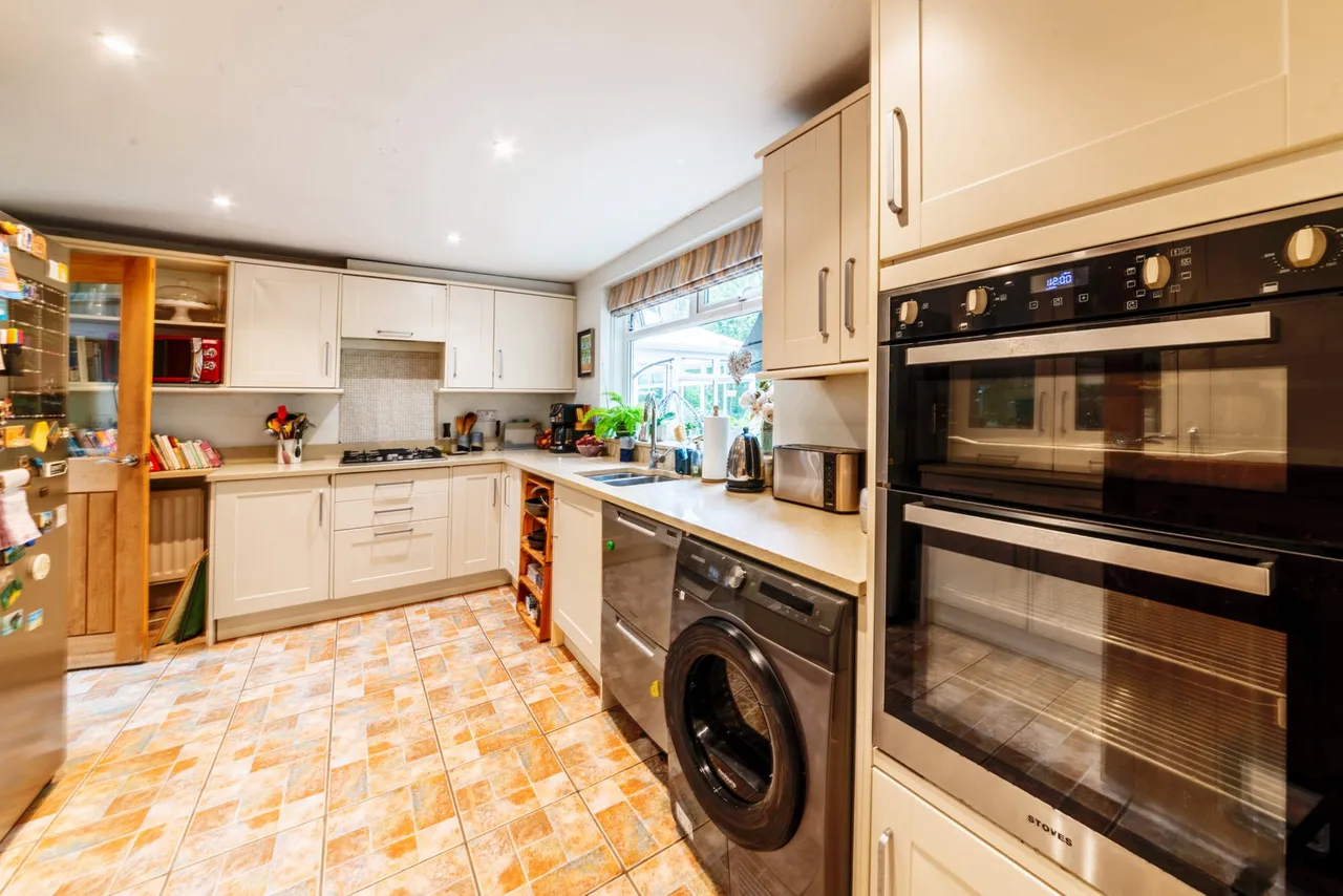 Gimble Way, Pembury, TN2, photo 12