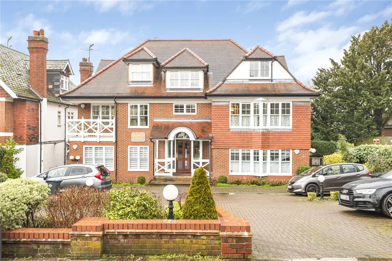 Crescent East, Hadley Wood, EN4 0EY, photo 2