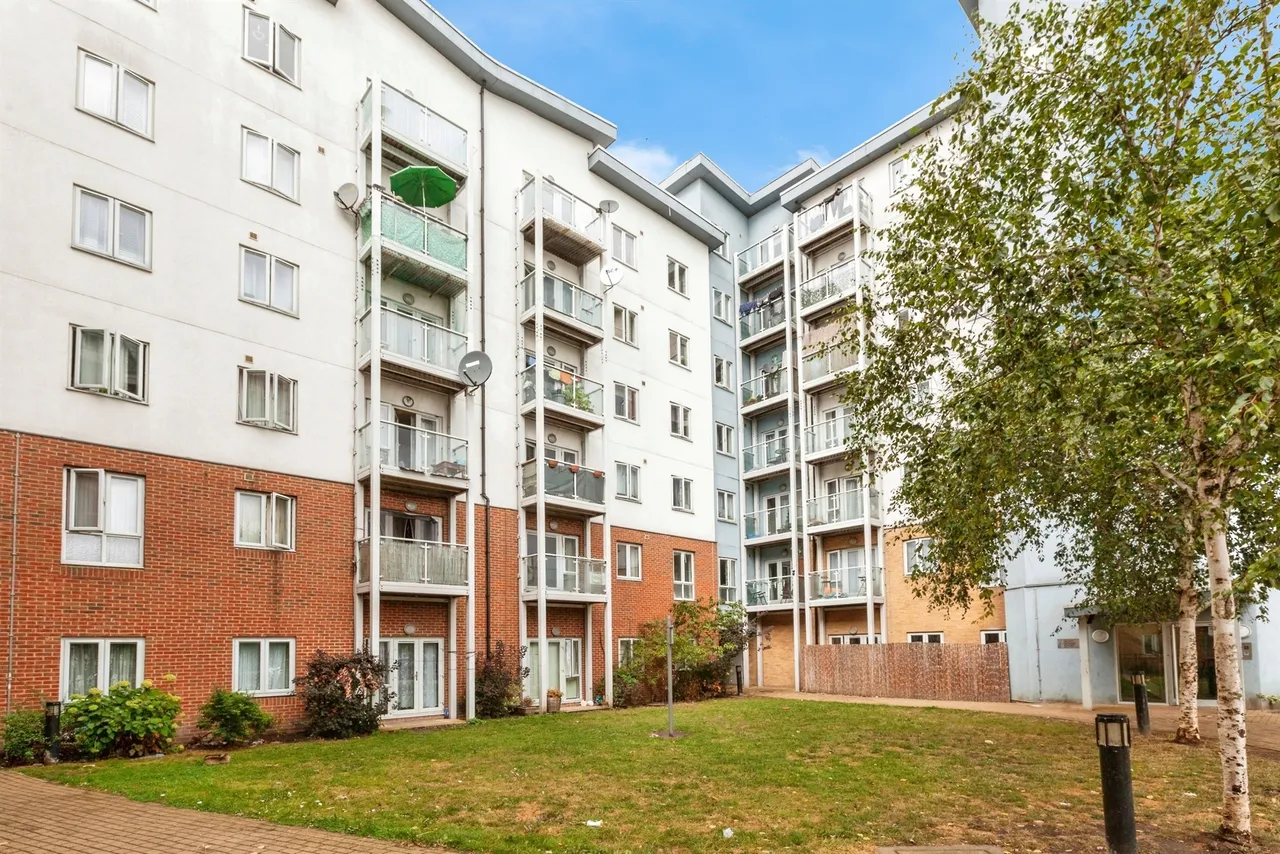 1 bed flat for sale, Mill Street, Slough, SL2