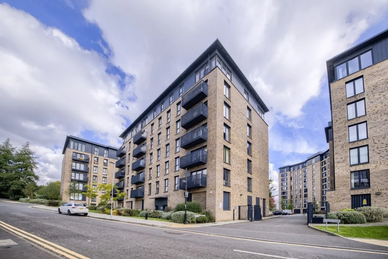 2 bed flat for sale — Hamilton Apartments, Spring Street, Park Central, B15