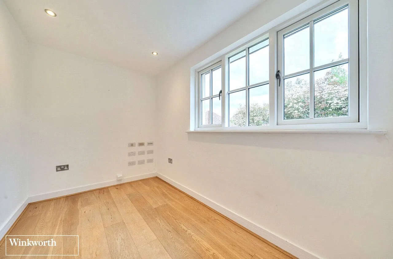 Woods Lane, Cliddesden, RG25, photo 7