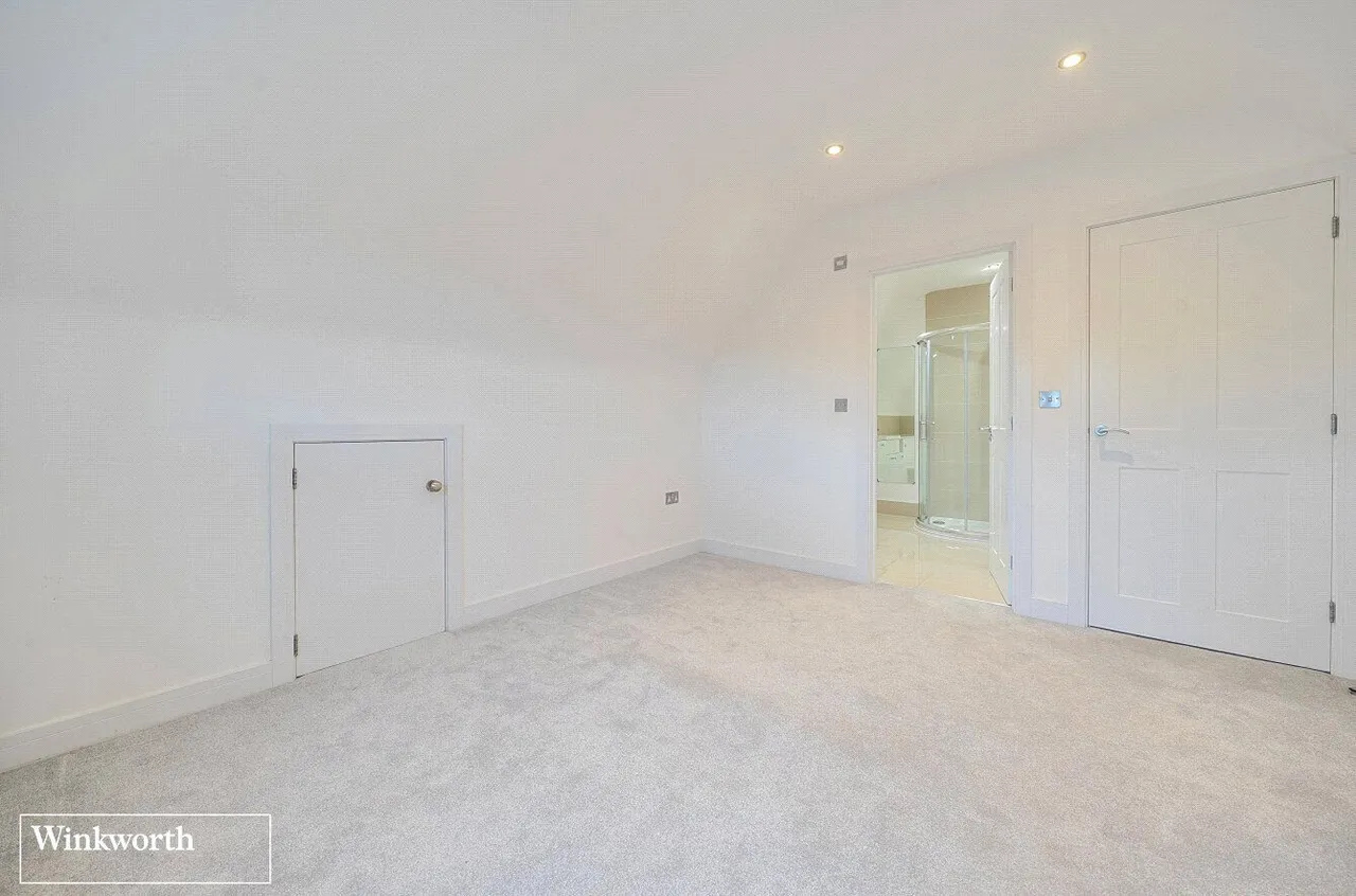 Woods Lane, Cliddesden, RG25, photo 11