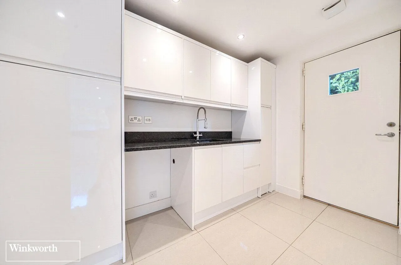 Woods Lane, Cliddesden, RG25, photo 8