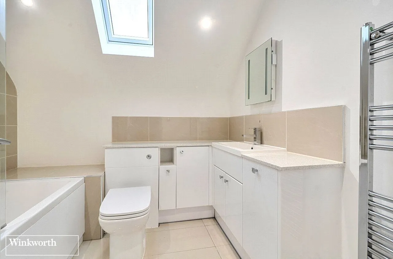 Woods Lane, Cliddesden, RG25, photo 17