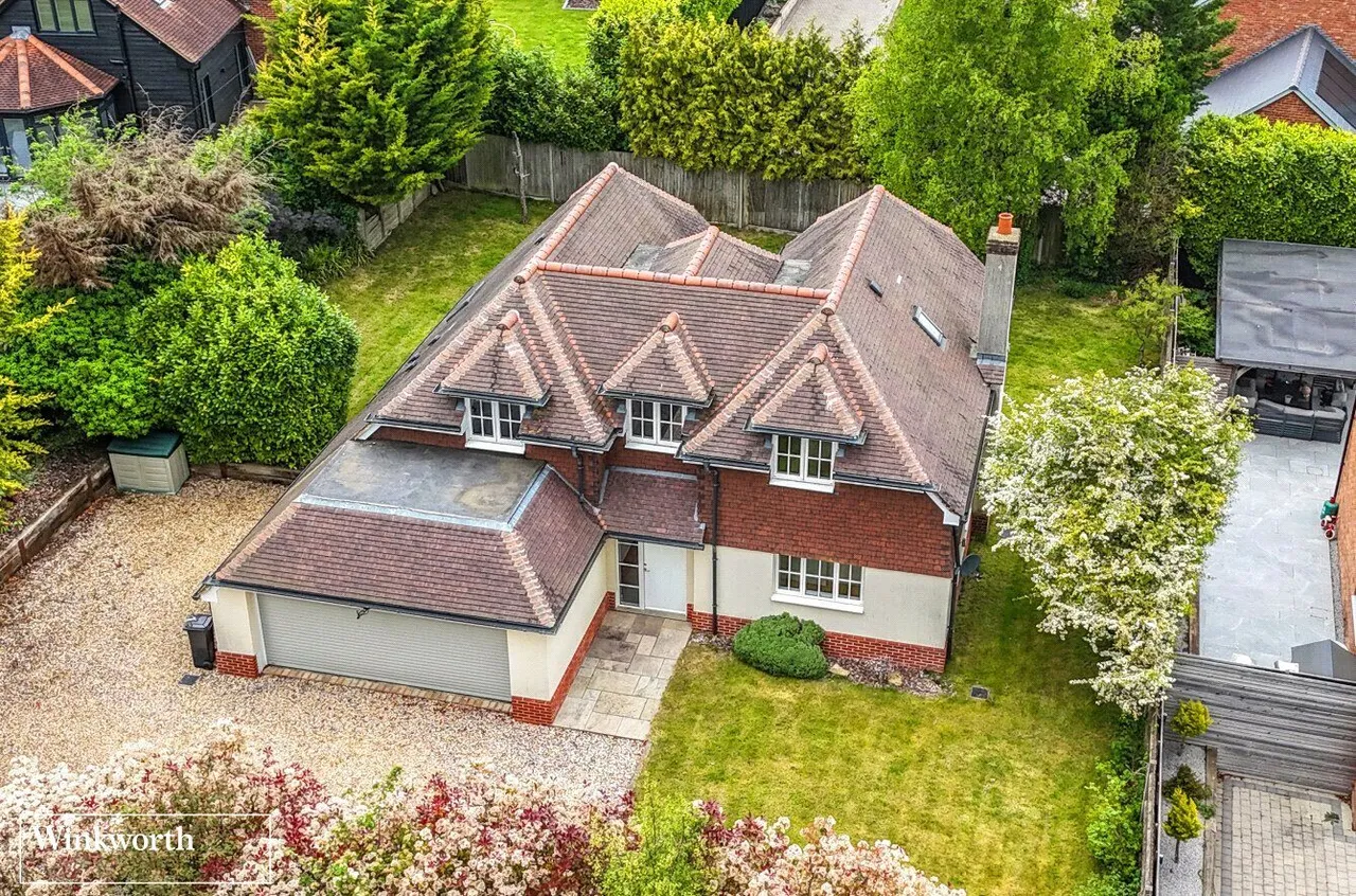 4 bed house to rent, Woods Lane, Cliddesden, RG25