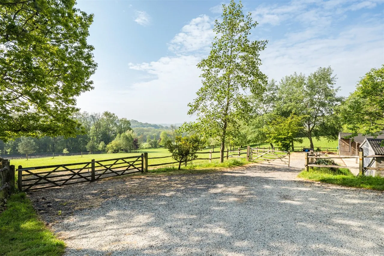 Haremere Hill, Etchingham, TN19, photo 23