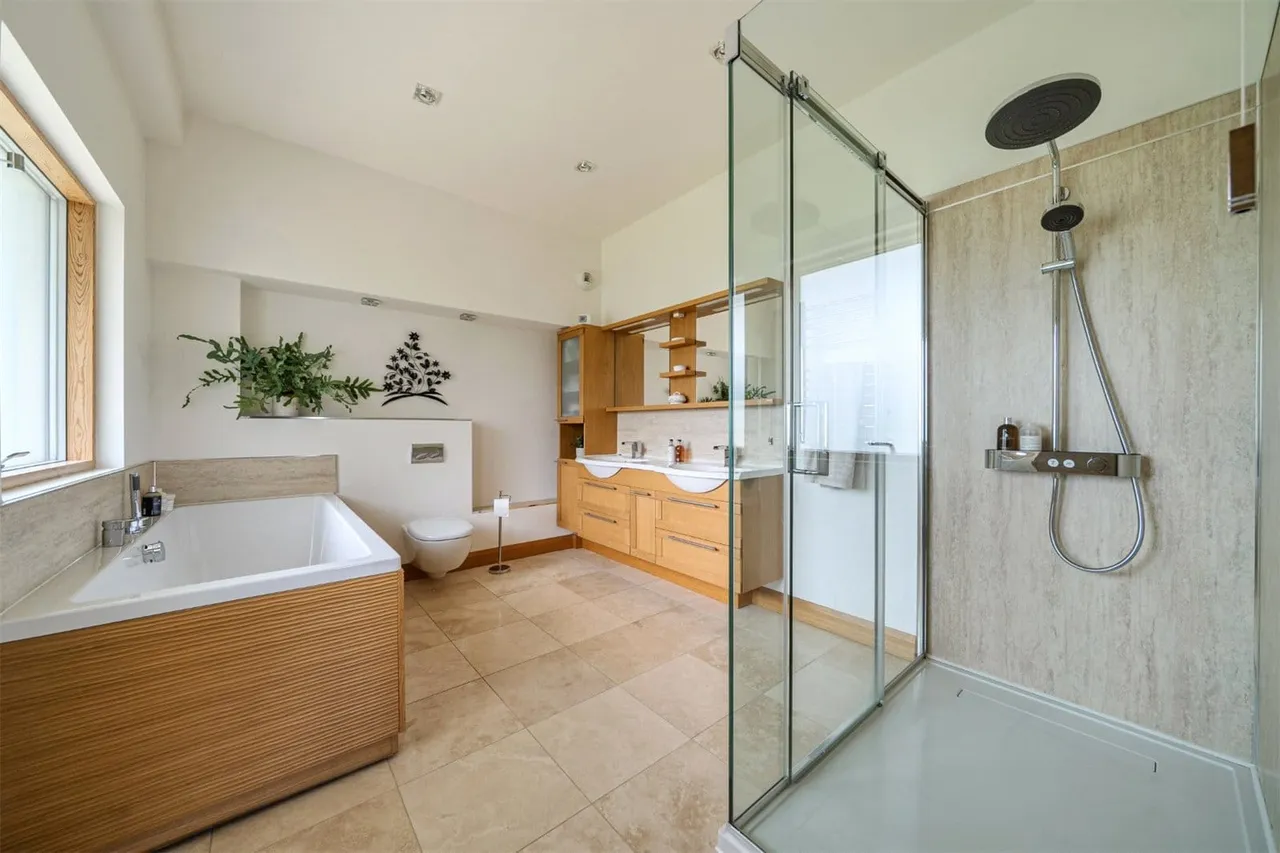 Haremere Hill, Etchingham, TN19, photo 14