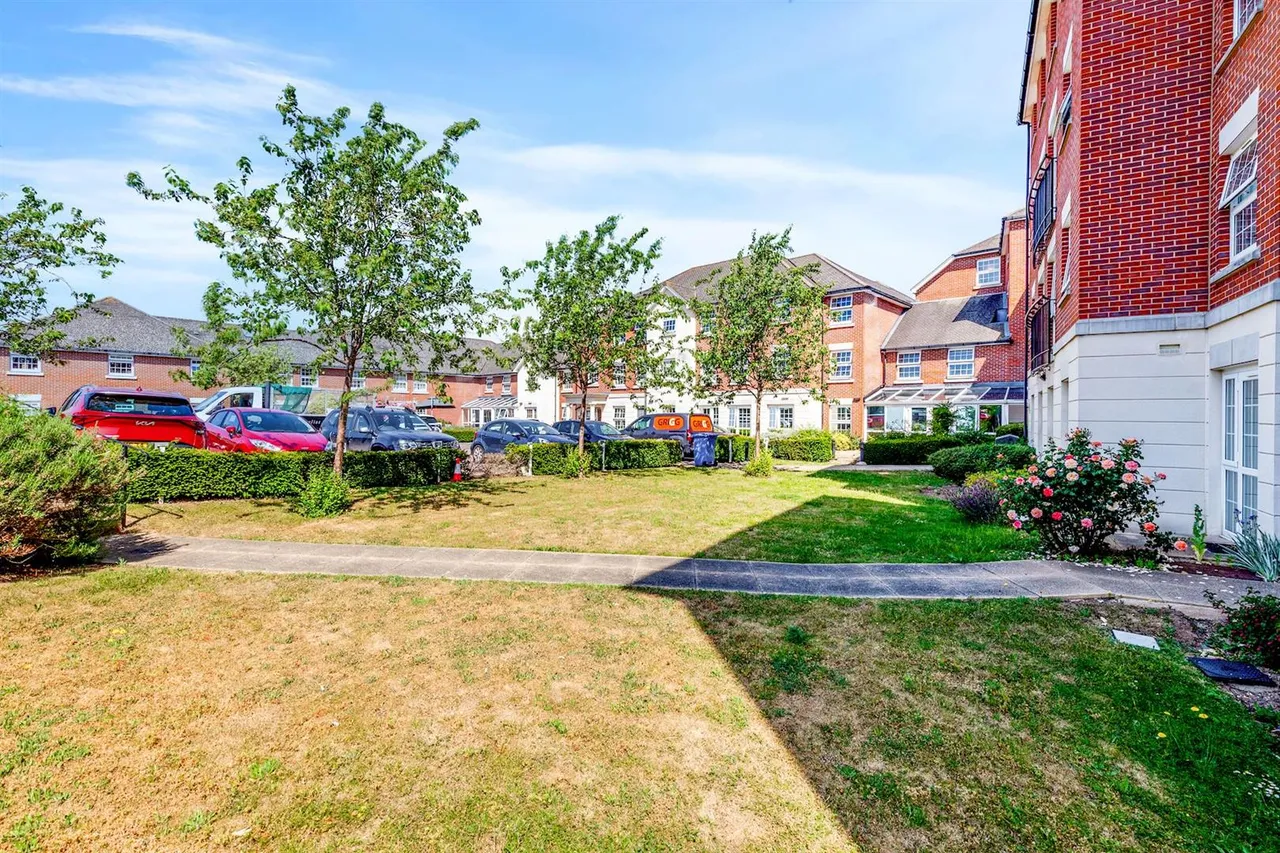 High Street, Ongar, CM5, photo 8