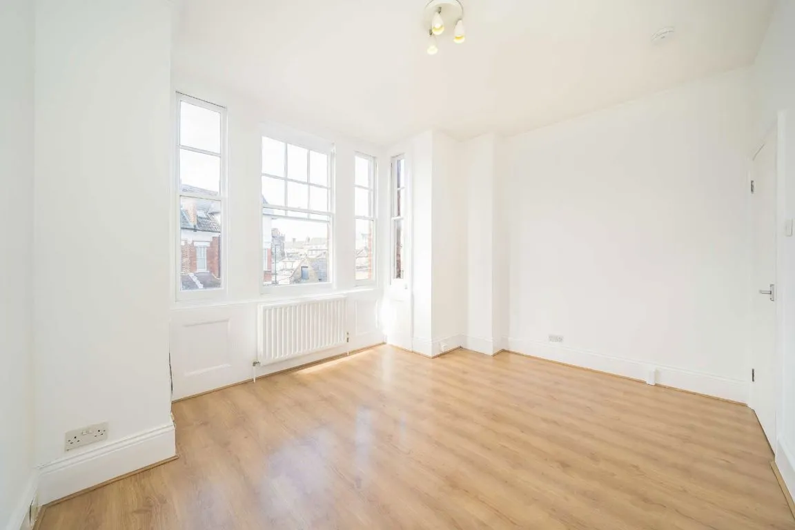 Gleneldon Road, SW16, photo 2