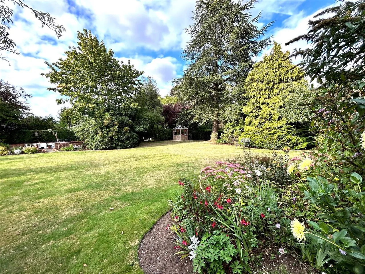 The Avenue, Cheam, SM2, photo 17