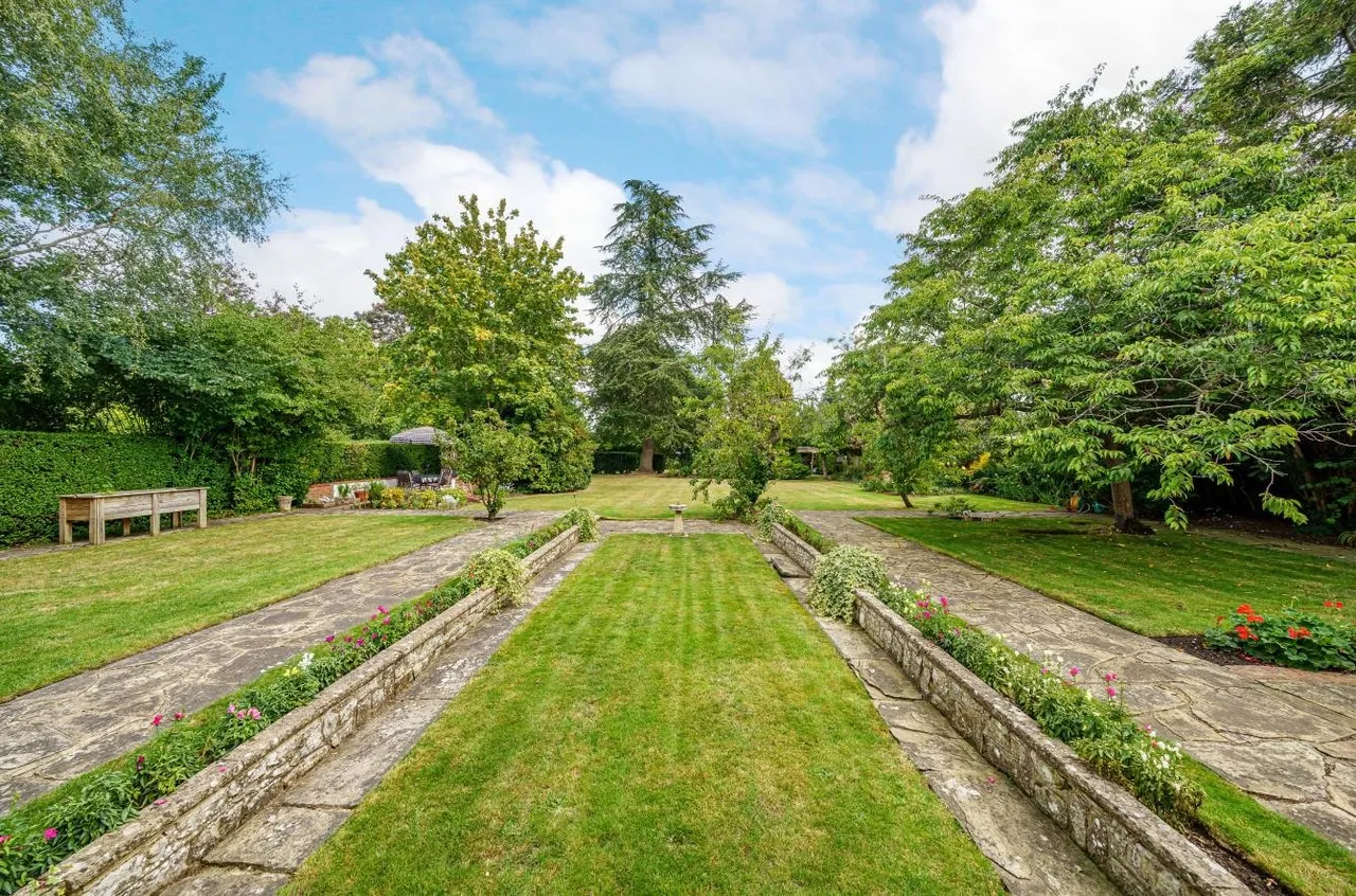 The Avenue, Cheam, SM2, photo 15