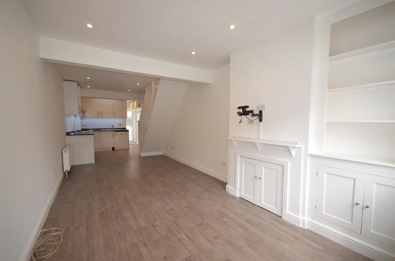 2 bed house to rent — Nascot Street, Watford
