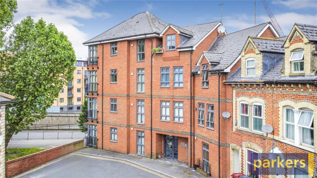 2 bed flat to rent, Vachel Road, Reading, RG1