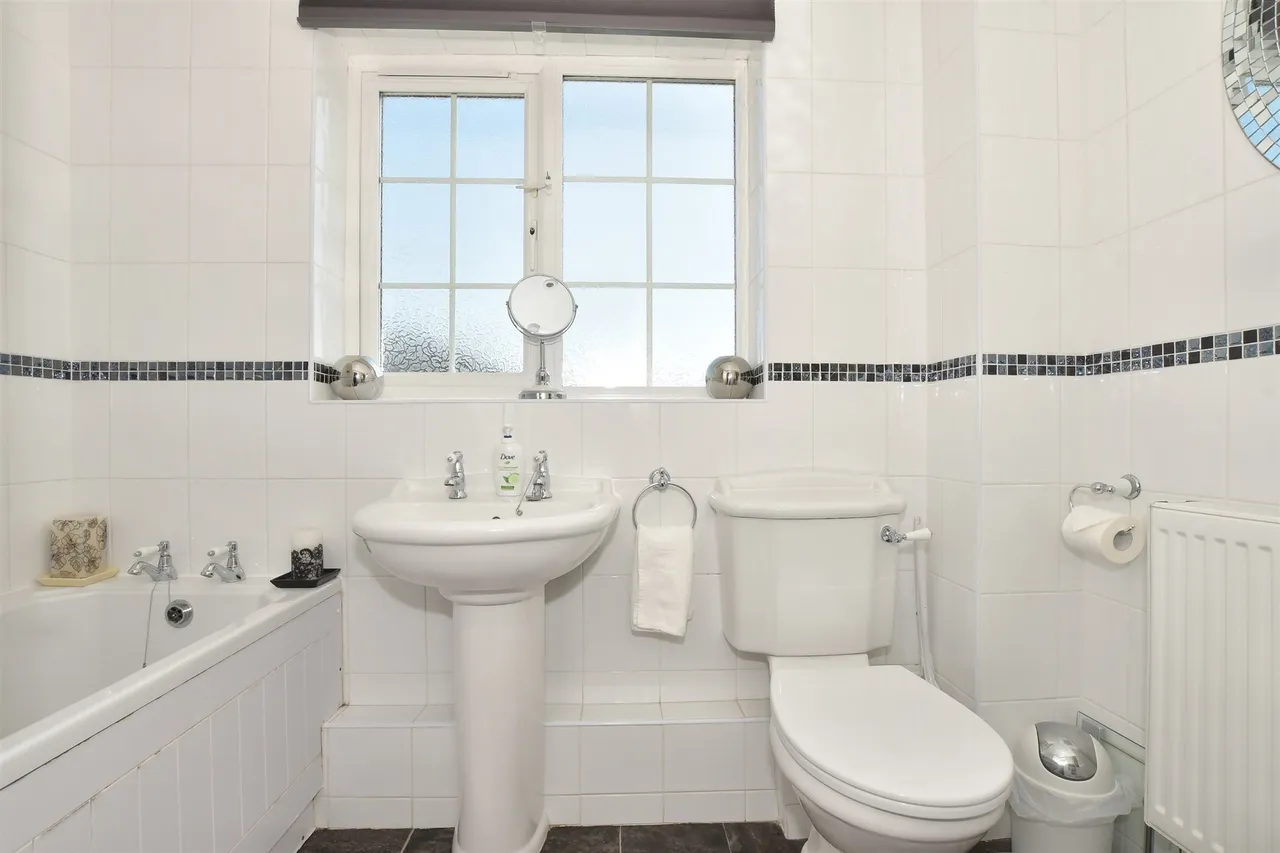 The Glen, Shepherdswell, CT15, photo 13