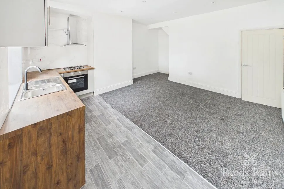 North Bank Road, Batley, West Yorkshire, WF17, photo 2
