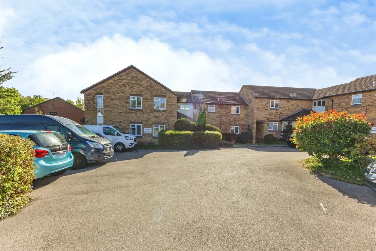 Larks Meade, Earley, RG6, photo 11