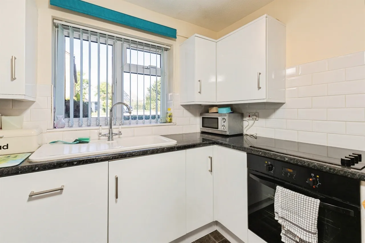 Larks Meade, Earley, RG6, photo 3
