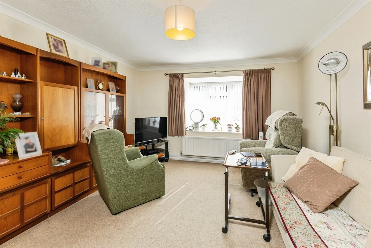 Larks Meade, Earley, RG6, photo 5