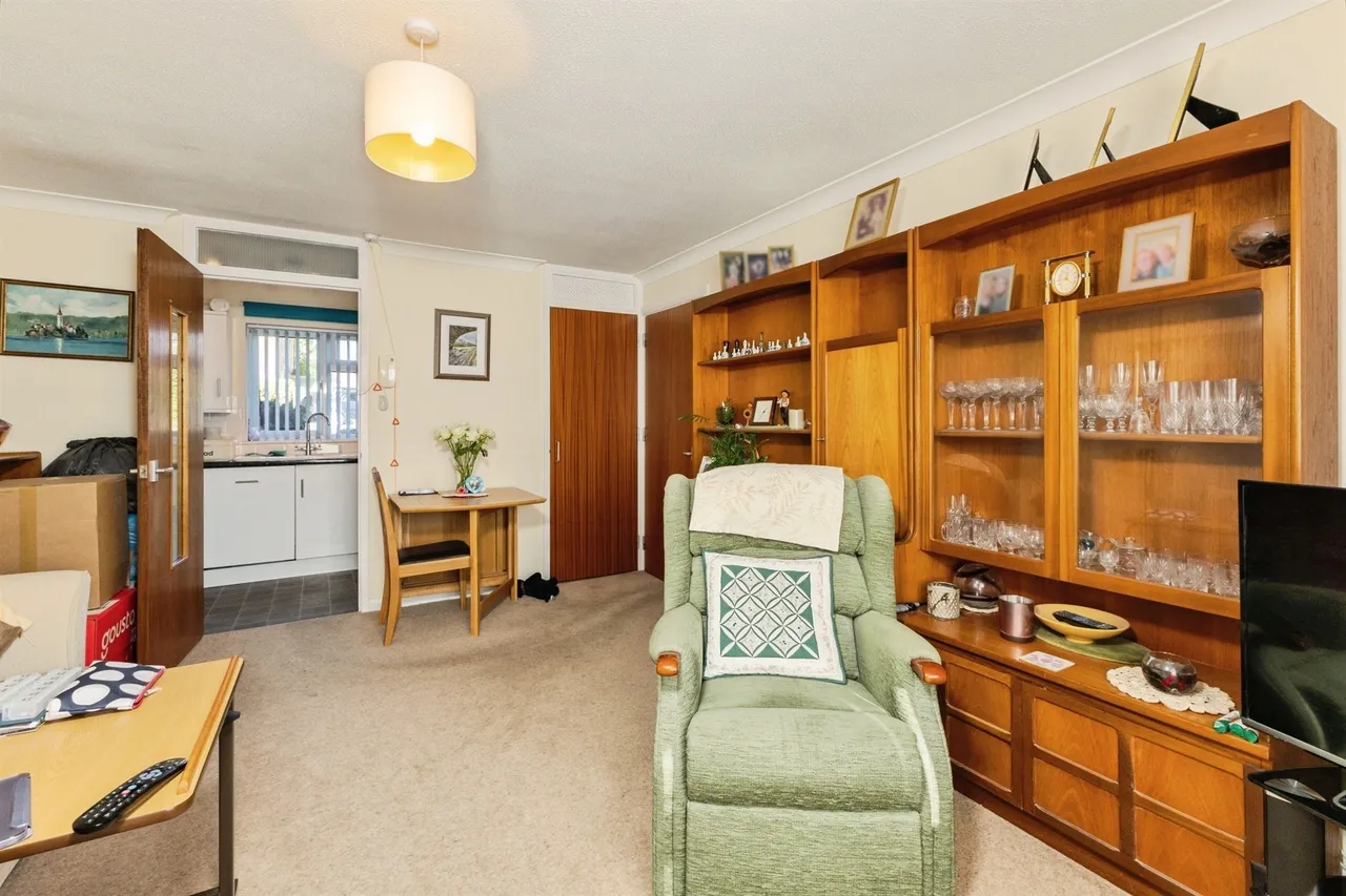 Larks Meade, Earley, RG6, photo 7